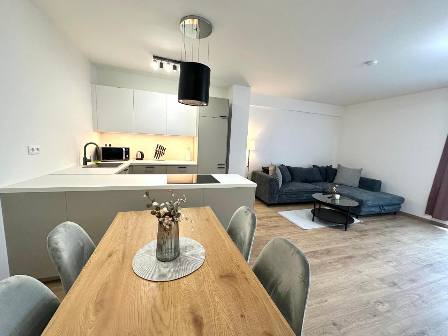 2 Room Apartment, New Building, Balcony, 208 Rovinka Exterior photo